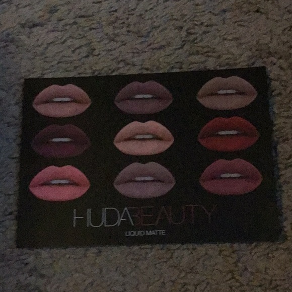 Huda beauty card with car freshner - Picture 2 of 3
